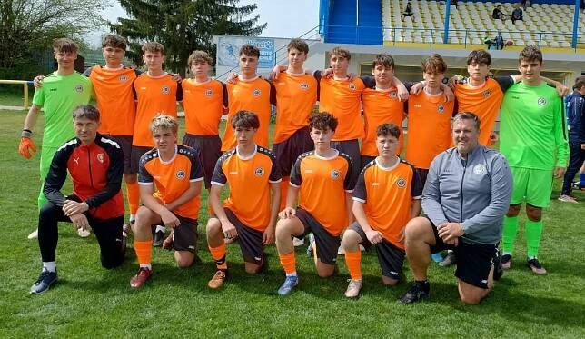 Primát výběru OFS Hradec Králové U-17 na přeboru KFS ve Vamberku + další fotografie, hodnocení trenérů