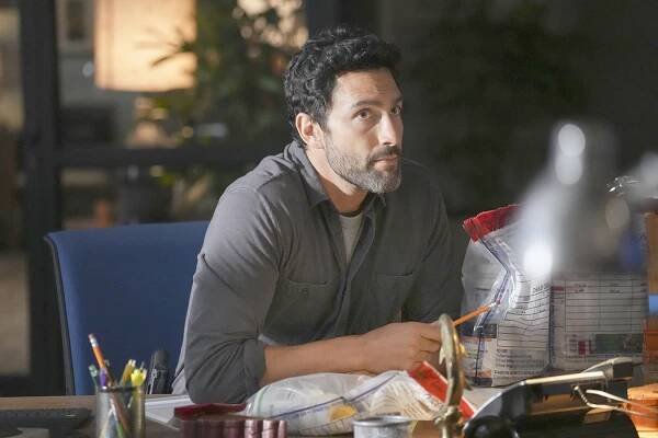 Noah Mills - Actor, Model