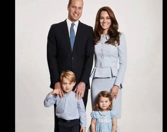 Galerie: Vánoční foto královské rodiny. Princezna Charlotte se prý podobá Alžbětě II. - Fotka 4 - Echo24.cz