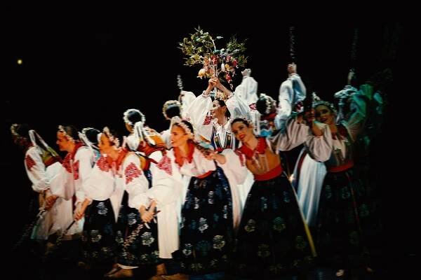 Folklorní sdružení Jánošík Brno - Umelecký súbor LÚČNICA, Bratislava