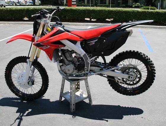 SSR SR250S - Affordable 250cc 4-Stroke Motocross Bike