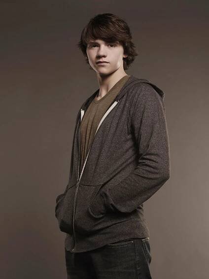 Joel Courtney - Poslové - Promo