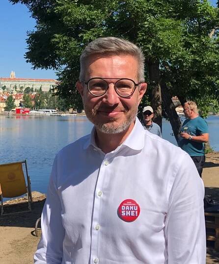 Manžel Danuše Nerudové Robert: Ona kandiduje na prezidentku, já peču chleba