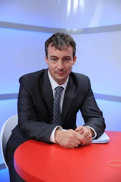 Téměř milionová odměna pro asistentku šéfa pražského magistrátu: Výhrůžky napadením a likvidací!