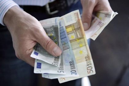 Jobseekers allowance set to rise to €450 a week for many with new boost this year