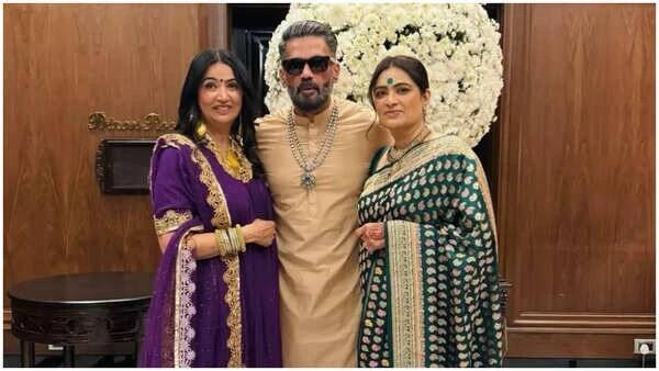Jackie Shroff and Neena Gupta sport outfits in similar colours at the screening of their film