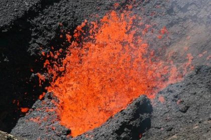 Soubor:Villarrica lava fountain.jpg