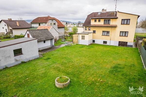 Prostorný rodinný dům se dvěma byty a zahradou | Hrdlička reality