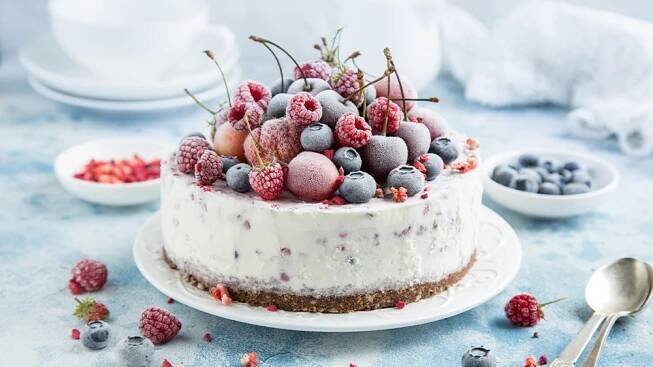 Jogurtovotvarohový cheesecake s lesním ovocem