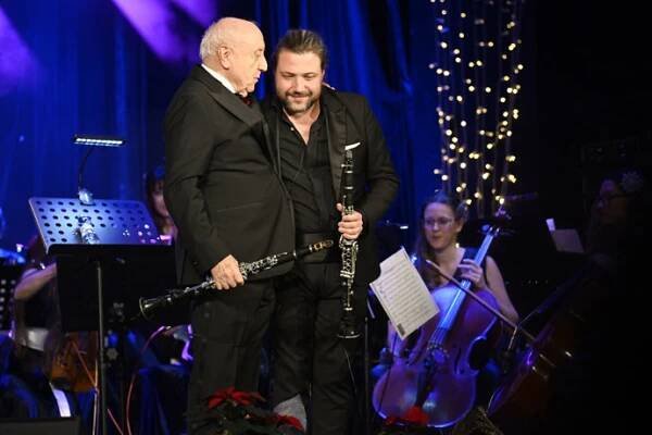 FOTO: Felix Slováček st. je na svého syna velmi hrdý. – stránka 39