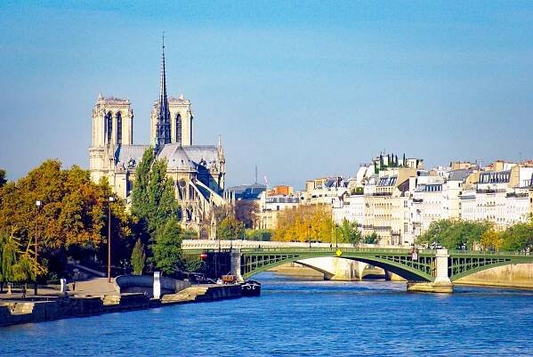 Quais de la Seine © French Moments