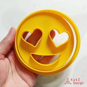 Emoji heart eyes cookie cutter