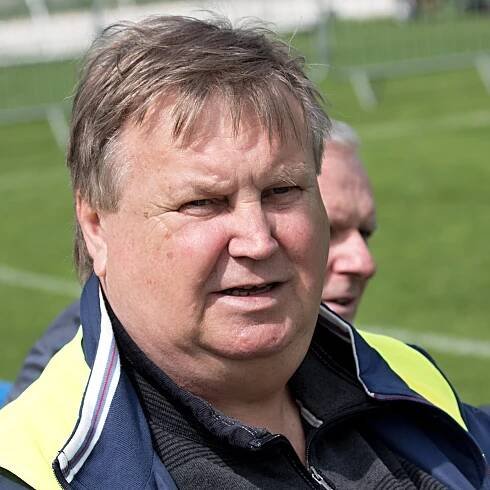 FOTO: Libiš drtila tabulkového souseda, Přibyl rozdával spoluhráčům dárky