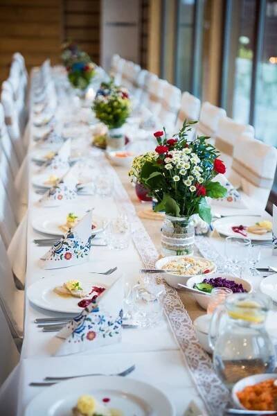 Elegante tafeldecoratie voor een bruiloft