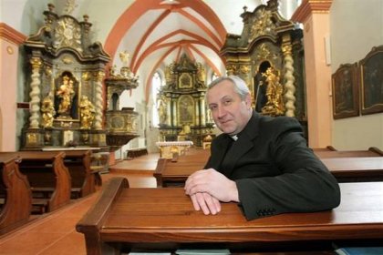 Novým budějovickým biskupem je Vlastimil Kročil, oblíbený kněz z Veselí