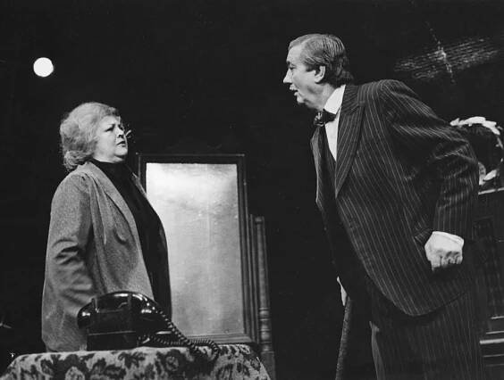 Zberné stredisko (1984), Eva Krížiková (Jelena Katičová-Popovičová), Július Pántik (Simeon Savski), foto Jozef Vavro