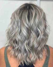 Silver Balayage Hair with Medium-Length Choppy Waves