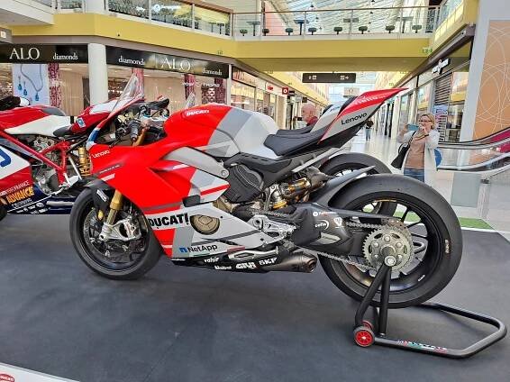Speciál MotoGP vzdává hold Rossimu: ozdoba nové výstavy motorek v Olympii u Brna