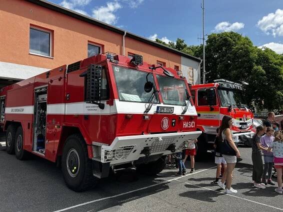Technika, nový znak i unikátní dispečink, to byly oslavy hasičů v Horažďovicích