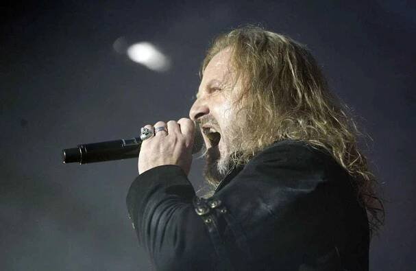 Do pekla do nebe. Kabátí openair koncertní tečka v Pardubicích nalákala tisíce fanoušků. Odměna stála za to
