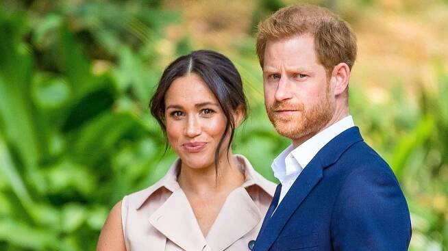 Časovaná bomba na pultech knihkupectví odhalí tajemství Harryho a Meghan