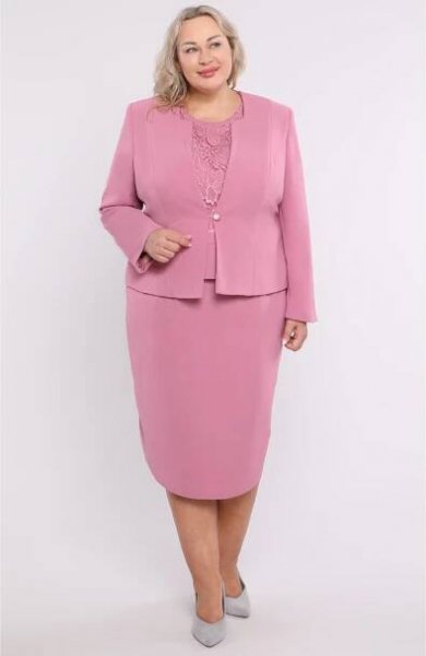 Trojdílný růžový kostýmek s peplum – plus size
