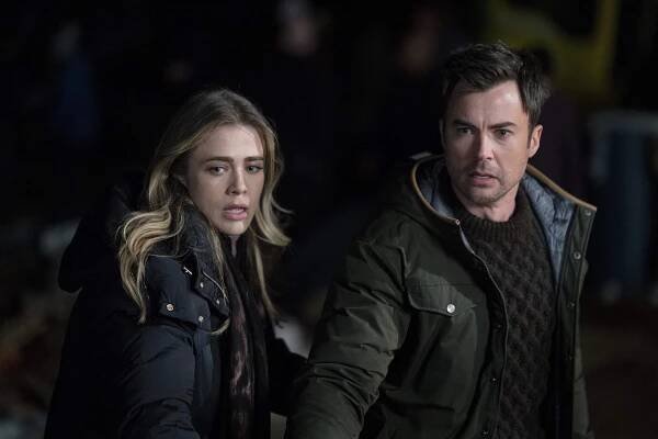 Manifest - Komunikace se zemí - Z filmu - Melissa Roxburgh, Matt Long
