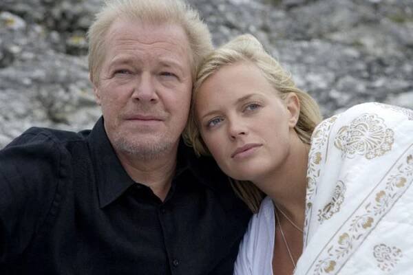 Der Kommissar und das Meer - Der sterbende Dandy - Z filmu - Peter Andersson, Josephine Bornebusch