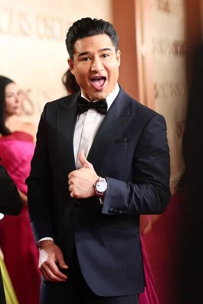 Mario Lopez, in a suit, attending the 97th Annual Oscars at the Dolby Theatre in Hollywood, California.