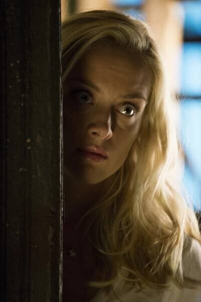 Dívka odjinud - Turn to Stone - Z filmu - Rachel Skarsten