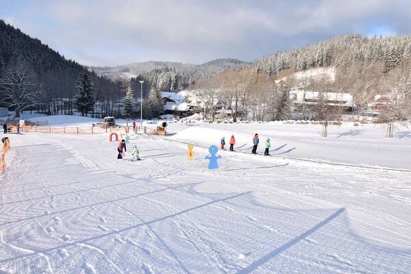 Na lyže za poloviční cenu. Ski areál Razula rozšiřuje provoz