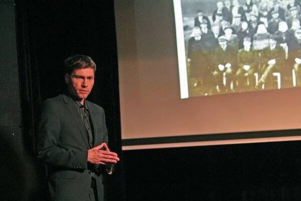 Historik Tomáš Zouzal připomněl v Bystřici hospodaření na cvičišti nacistů