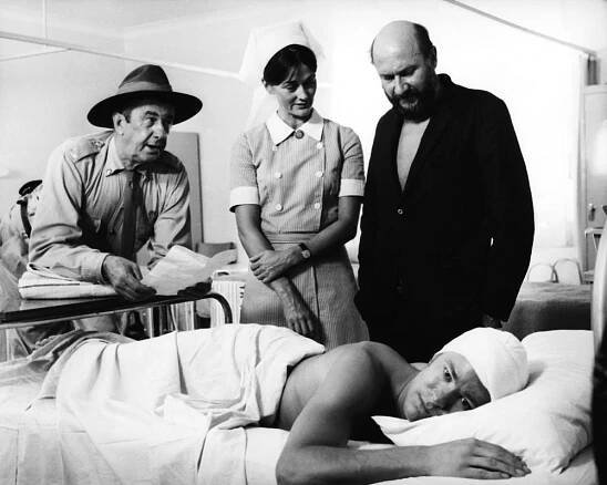 WAKE IN FRIGHT - 1971 DONALD PLEASANCE woif1971dp-fsct01, Photo by: