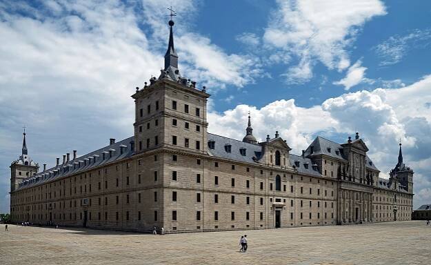 File:El Escorial View from the north-west.jpg - Wikimedia Commons