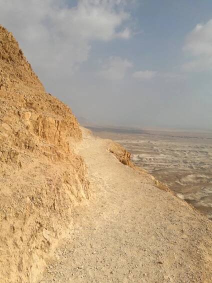 Výstup na pevnost Masada u Mrtvého moře v Izraeli