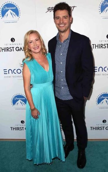 Angela Kinsey and Joshua Snyder 