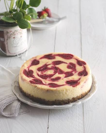 Cheesecake s jahodovým mramorováním