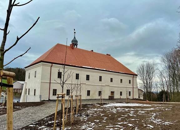 V Hrobčicích obnovili chátrající zámek, v budoucnu může sloužit i svatbám 1