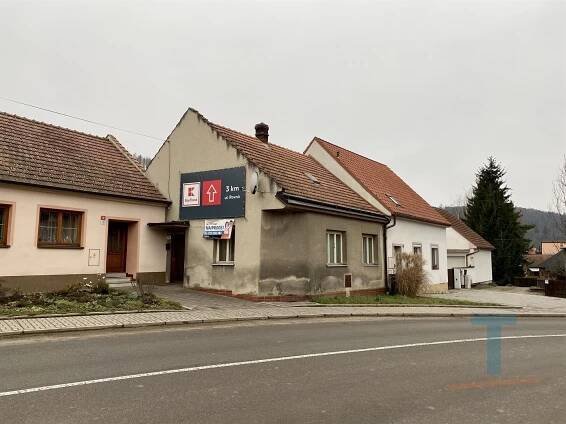Rodinný dům s prostornou rovinatou zahradou