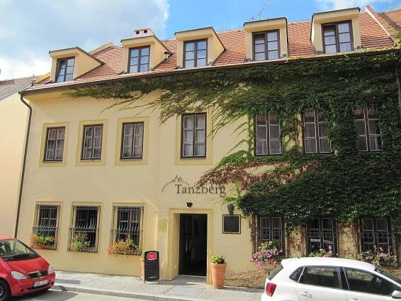 Soubor:Mikulov, hotel Tanzberg.jpg
