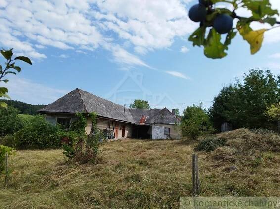 Veľký, vyše 4,5Ha slnečný pozemok s chalupou v strede, na lazoch, pri obci Hrušov - Hrušov, okres Veľký Krtíš
