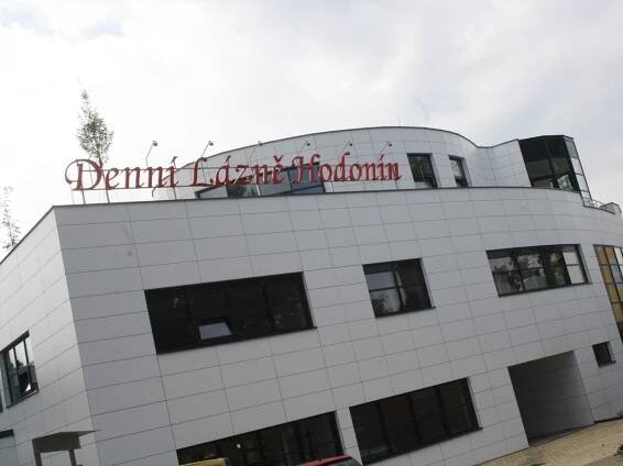 OBRAZEM: Denní lázně Hodonín lákají již před otevřením