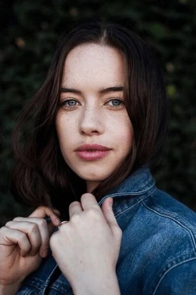 Herečka Anna Popplewell.