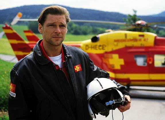 Medicopter 117 - Viry na palubě (S02E04) (1999)