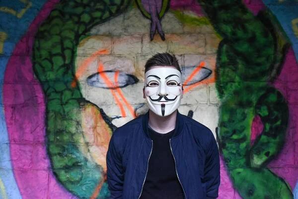 Anonymous napadli největší ruskou sociální síť. Jejich vzkaz viděly miliony lidí