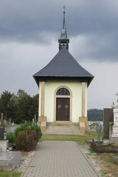 Soubor:Hřbitovní kaple v Kostelci n. H.jpg – Wikipedie