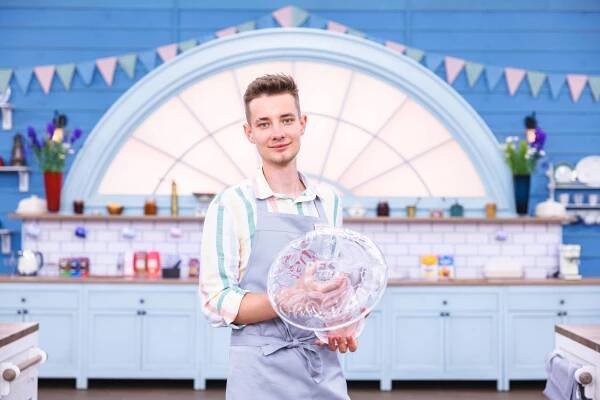FOTO: Vítěz třetí řady Peče celá země Vojtěch Vrtiška. – stránka 5