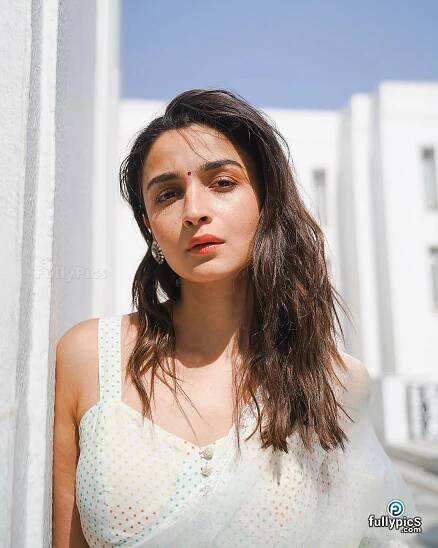 Actress Alia Bhatt HD Pictures - FullyPics