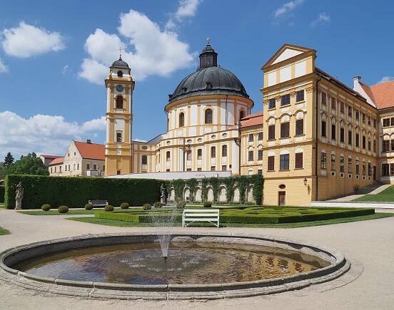 Photos - Kašna zámku Jaroměřice nad Rok. - 15.05.2022