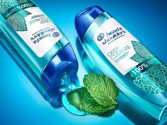 head & shoulders DEEP CLEANSE Anti-Dandruff Shampoo Itch Prevention bottles, dispensing liquid, next to mint leaves.